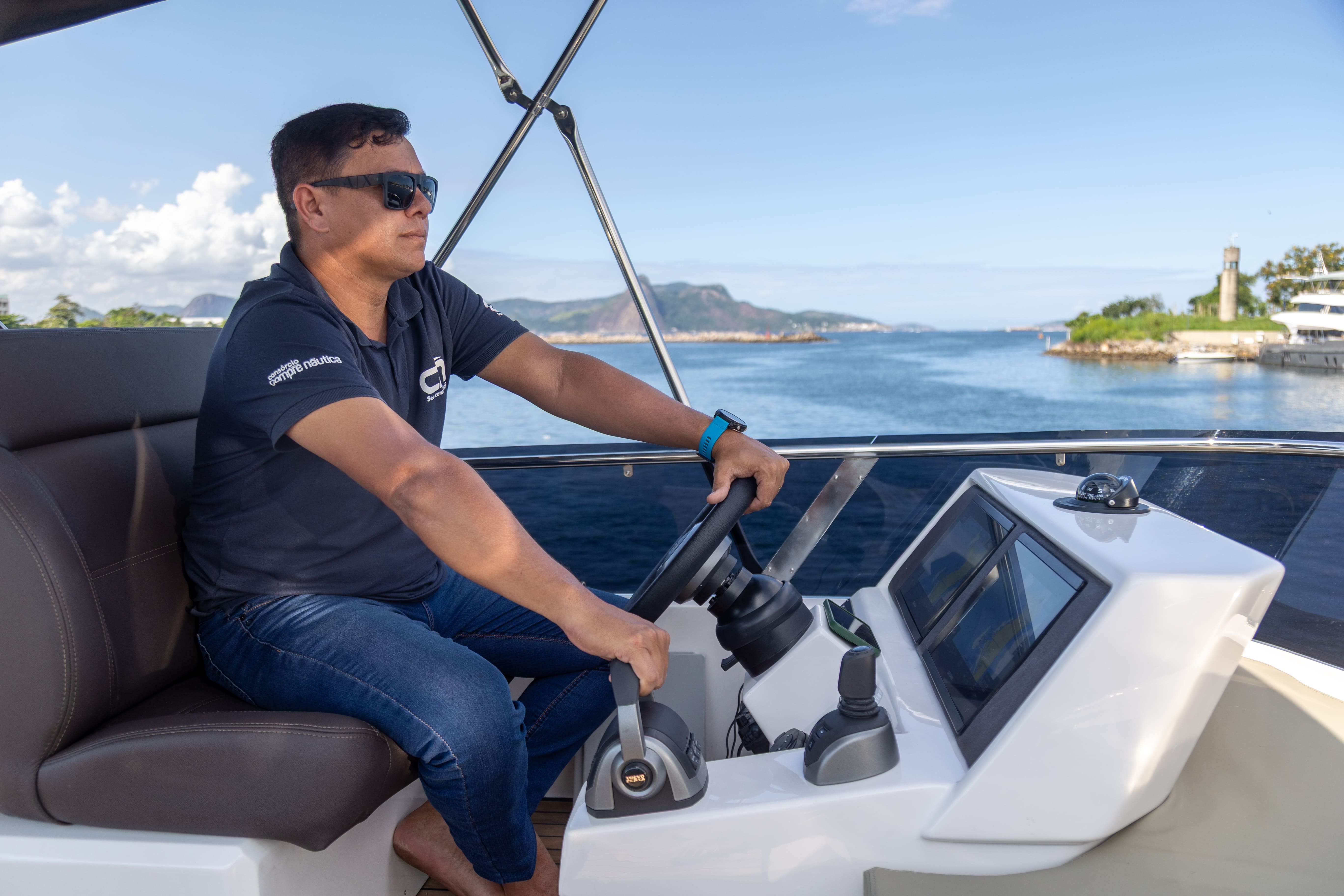 A Solara 500 Fly realmente é uma embarcação para a família?